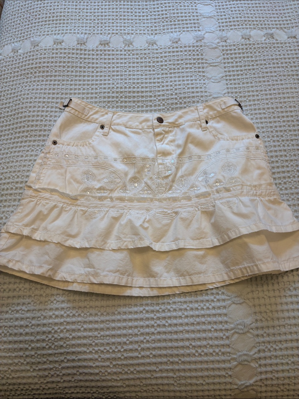 Da-Nang Women’s White Embroidered Ruffle Mini Skirt, size medium